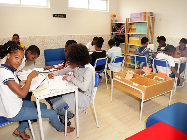Estudar num colégio privado em Luanda pode custar até 32,5 milhões Kz por ano